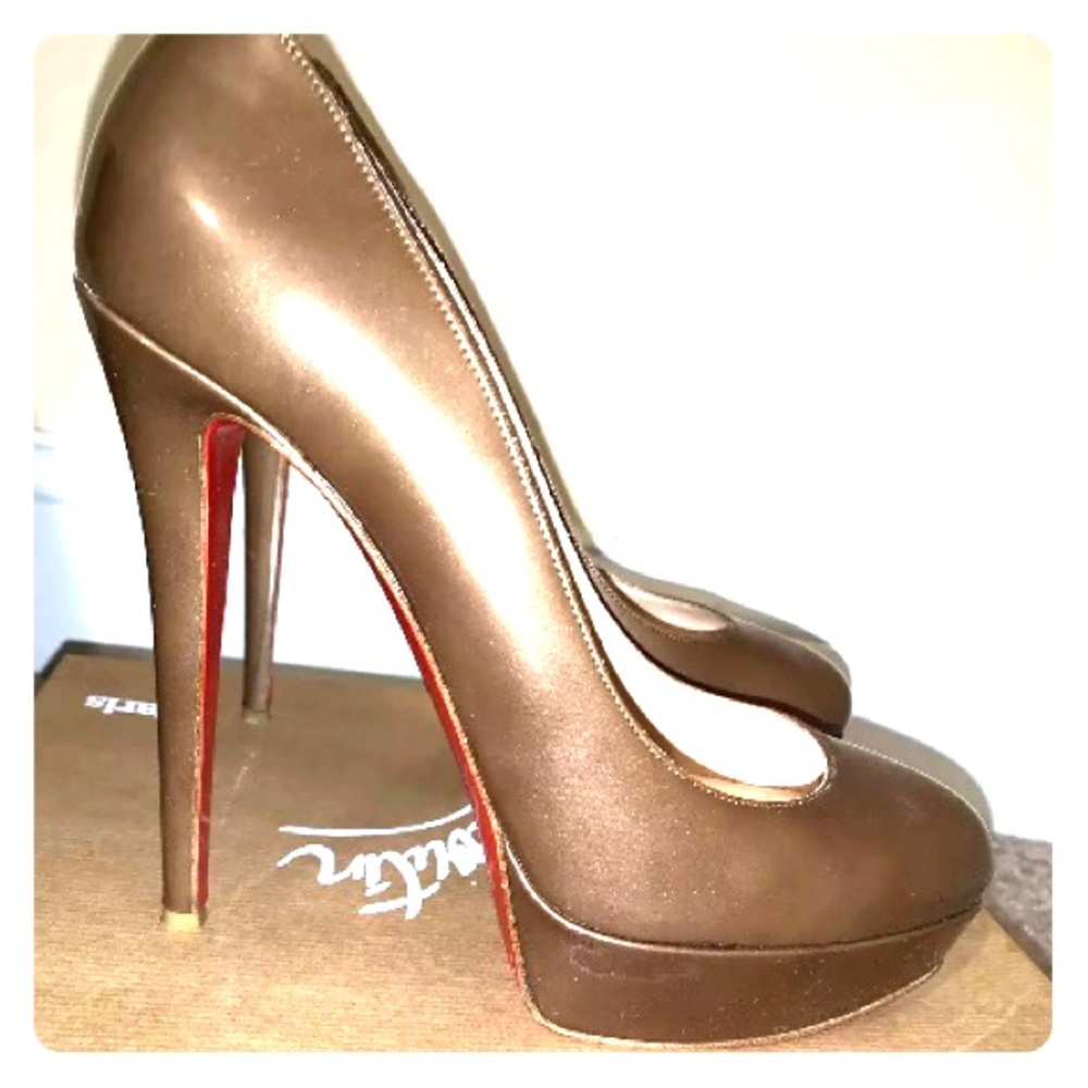 Christian Louboutin patent leather Women’s pump